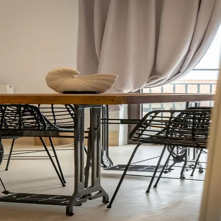 Hook Of - Le Mirage De La Hotel