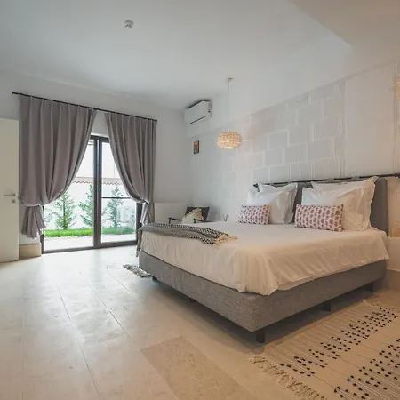 Hook Of - Le Mirage De La Hotel